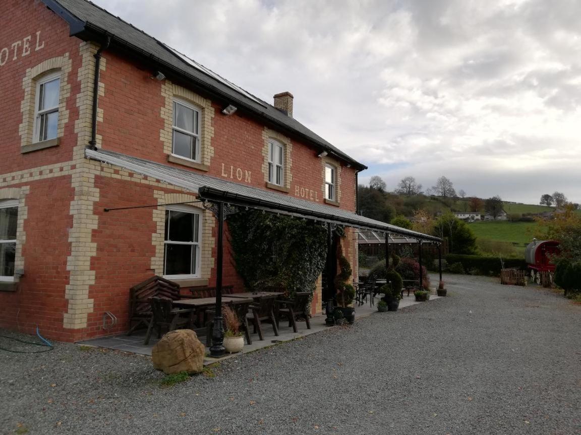 Lion Hotel Llanbister Екстериор снимка