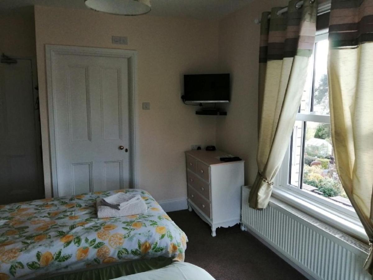 Lion Hotel Llanbister Екстериор снимка