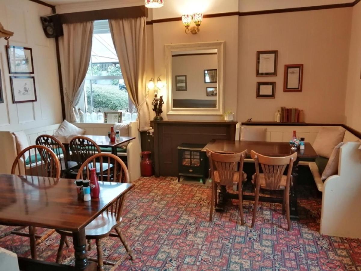 Lion Hotel Llanbister Екстериор снимка