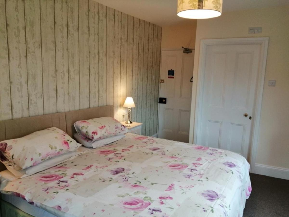 Lion Hotel Llanbister Екстериор снимка