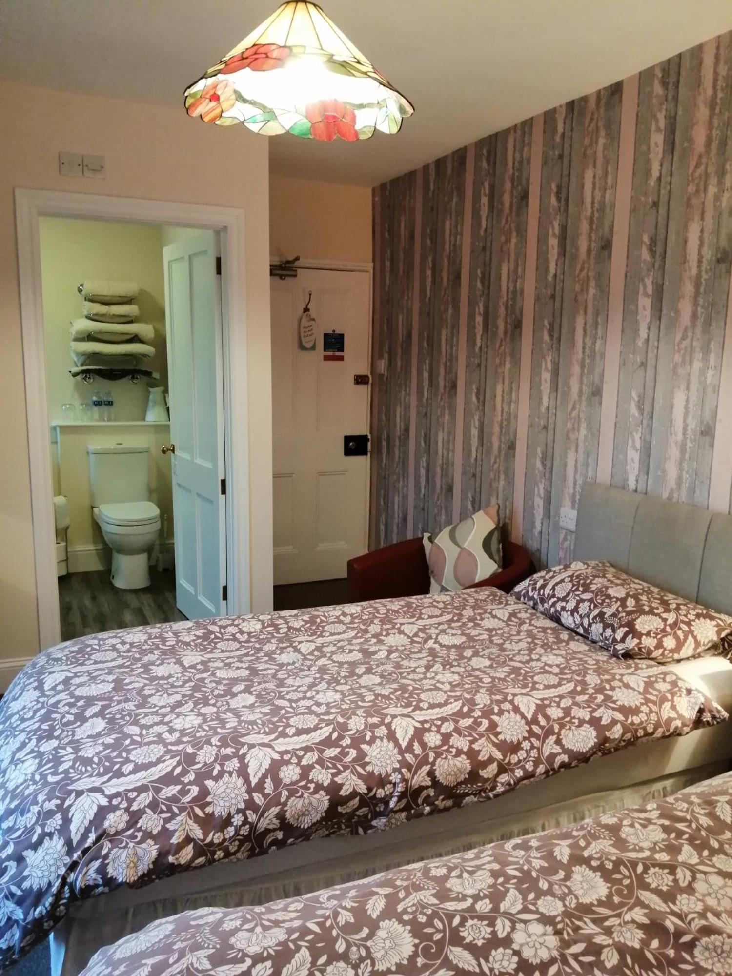Lion Hotel Llanbister Екстериор снимка