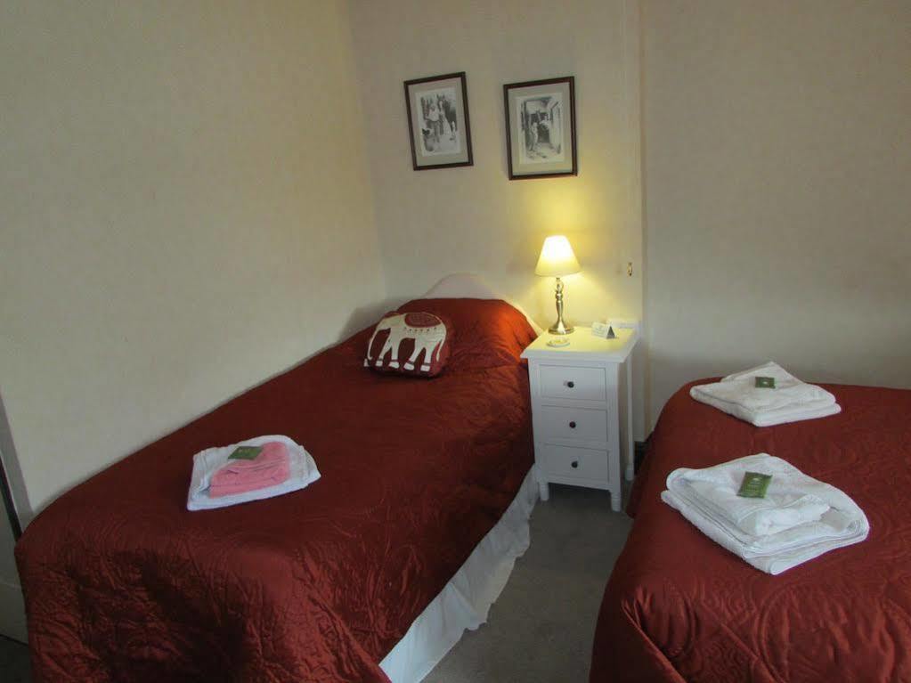 Lion Hotel Llanbister Екстериор снимка