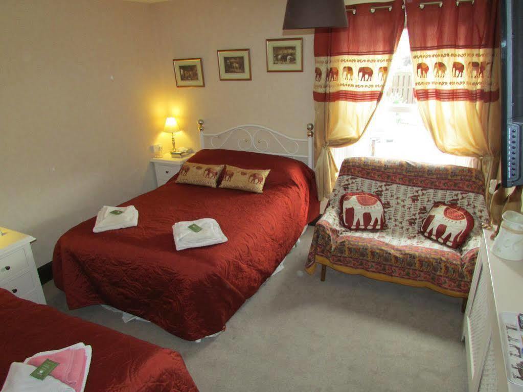 Lion Hotel Llanbister Екстериор снимка